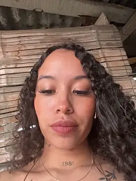 MarieLeon online show from 12/18/25, 09:32