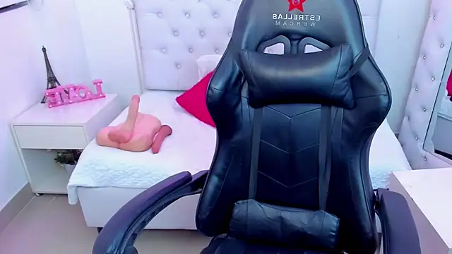 Snapshot of silvana__miller chatting on 01/11/25, 10:07 silvana miller online show from 01/11/25, 10:07