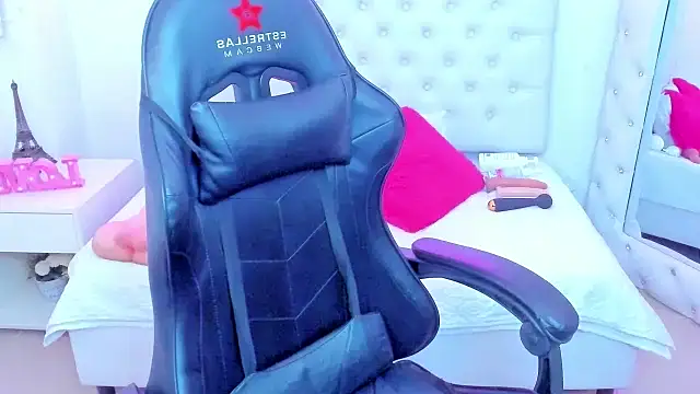 Snapshot of silvana__miller chatting on 02/04/25, 07:00 silvana miller online show from 02/04/25, 07:00