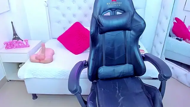 Snapshot of silvana__miller chatting on 02/05/25, 07:20 silvana miller online show from 02/05/25, 07:20