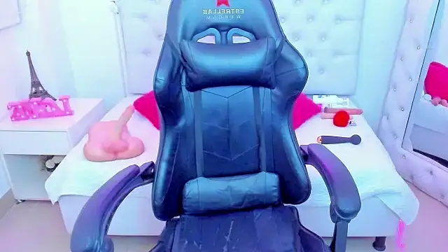 Snapshot of silvana__miller chatting on 02/08/25, 07:05 silvana miller online show from 02/08/25, 07:05