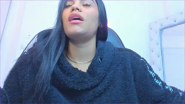 Snapshot of silvana__miller chatting on 03/14/25, 01:27 silvana miller online show from 03/14/25, 01:27