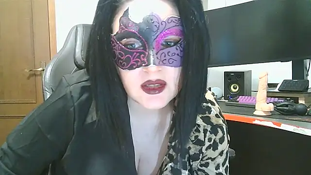 LaDamaNeraa online show from 10/10/25, 01:10