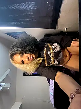 Creolegirl19 online show from 11/16/25, 07:19