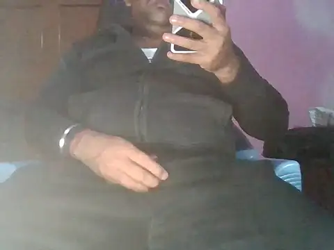 boyplay1000 online show from 12/15/25, 04:33