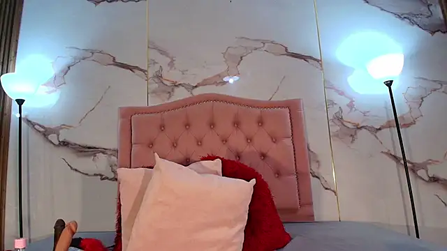 Snapshot of La_indiia chatting on 02/19/26, 12:23 La indiia online show from 02/19/26, 12:23