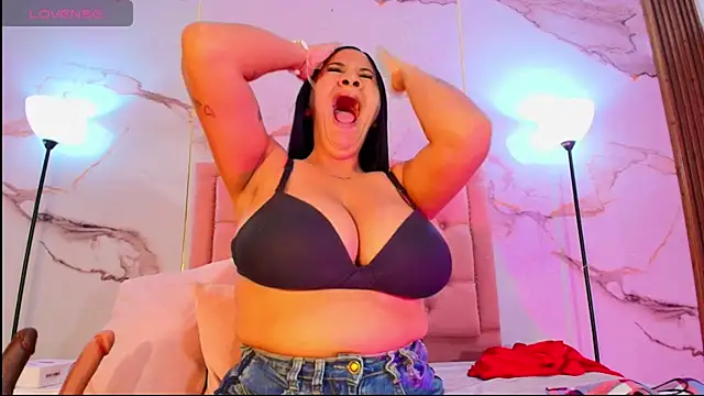 Snapshot of La_indiia chatting on 02/27/26, 11:43 La indiia online show from 02/27/26, 11:43