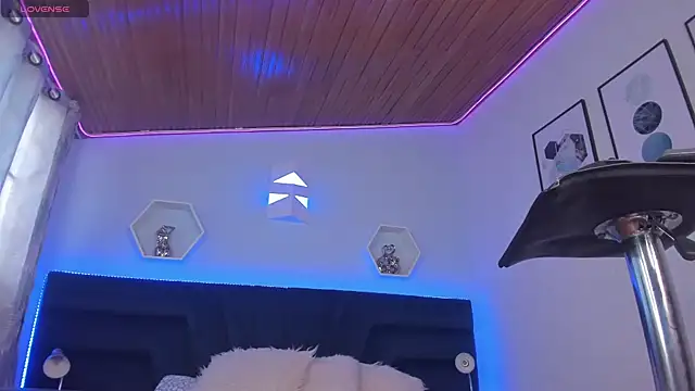 Snapshot of _gia_rose chatting on 02/11/25, 05:29 gia rose online show from 02/11/25, 05:29