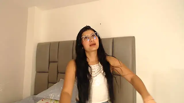 cloehonney online show from 04/01/26, 10:51