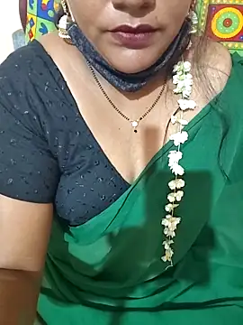 Snapshot of nisha_20 chatting on 02/21/25, 07:43 nisha 20 online show from 02/21/25, 07:43