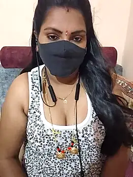 Snapshot of nisha_20 chatting on 02/25/25, 08:03 nisha 20 online show from 02/25/25, 08:03