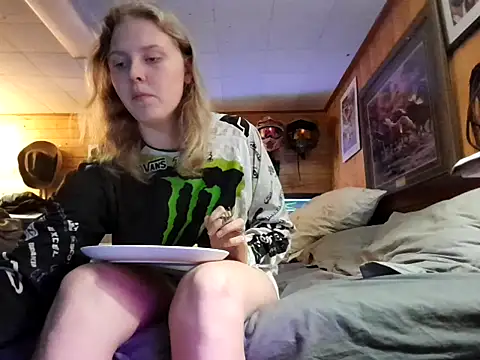 Ryan and Aurora online show from 04/17/26, 10:35