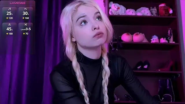 Snapshot of MisssLola chatting on 12/16/24, 01:32 MisssLola online show from 12/16/24, 01:32