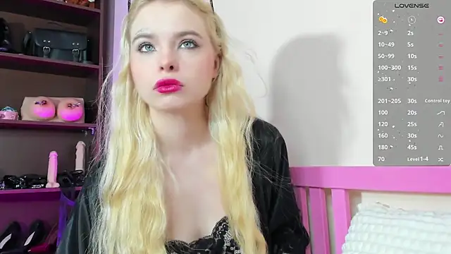 Snapshot of MisssLola chatting on 02/24/25, 01:53 MisssLola online show from 02/24/25, 01:53