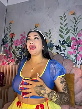 kiim taaylor online show from 10/13/25, 01:00