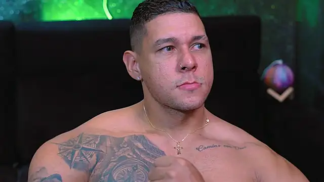 Snapshot of MassimoWalton2 chatting on 12/02/24, 10:34 MassimoWalton2 online show from 12/02/24, 10:34