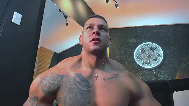 Snapshot of MassimoWalton2 chatting on 01/16/25, 07:17 MassimoWalton2 online show from 01/16/25, 07:17