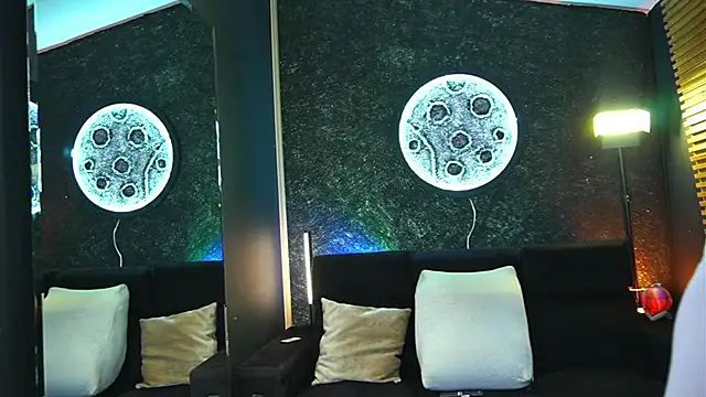 Snapshot of MassimoWalton2 chatting on 03/09/25, 12:53 MassimoWalton2 online show from 03/09/25, 12:53