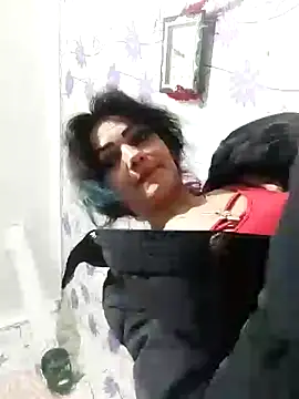 Snapshot of SweetLeila40 chatting on 01/06/25, 10:05 SweetLeila40 online show from 01/06/25, 10:05