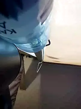 Snapshot of SweetLeila40 chatting on 01/10/25, 11:43 SweetLeila40 online show from 01/10/25, 11:43