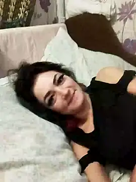 Snapshot of SweetLeila40 chatting on 01/11/25, 06:33 SweetLeila40 online show from 01/11/25, 06:33