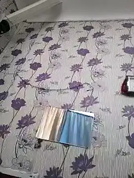 Snapshot of SweetLeila40 chatting on 01/12/25, 10:45 SweetLeila40 online show from 01/12/25, 10:45