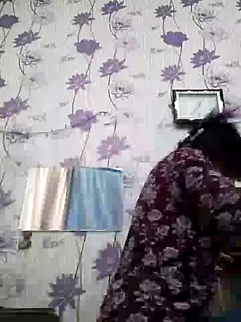 Snapshot of SweetLeila40 chatting on 01/15/25, 10:38 SweetLeila40 online show from 01/15/25, 10:38