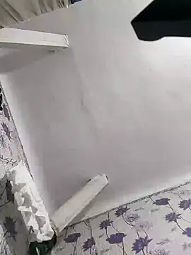 Snapshot of SweetLeila40 chatting on 02/04/25, 11:49 SweetLeila40 online show from 02/04/25, 11:49