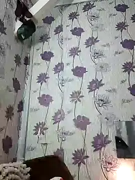 Snapshot of SweetLeila40 chatting on 02/11/25, 10:28 SweetLeila40 online show from 02/11/25, 10:28