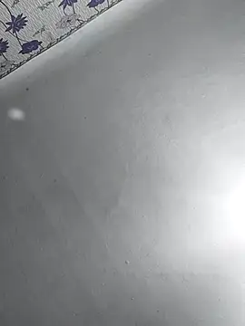 Snapshot of SweetLeila40 chatting on 03/05/25, 05:29 SweetLeila40 online show from 03/05/25, 05:29