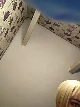 Snapshot of SweetLeila40 chatting on 03/07/25, 10:21 SweetLeila40 online show from 03/07/25, 10:21