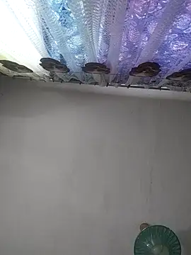 Snapshot of SweetLeila40 chatting on 12/16/25, 06:18 SweetLeila40 online show from 12/16/25, 06:18