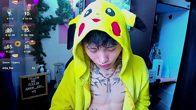 juniior 2311  online show from 03/20/25, 12:00