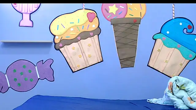 evaleribigtits18 online show from 12/05/25, 07:10