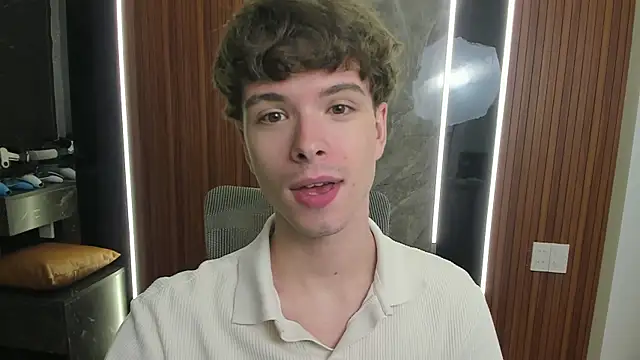 Snapshot of calvin_love_you chatting on 07/08/26, 03:05 calvin love you online show from 07/08/26, 03:05