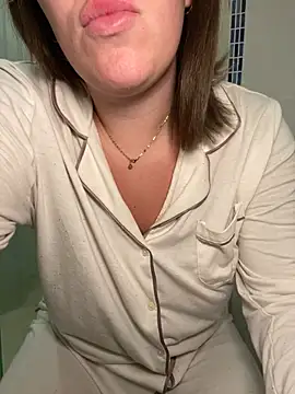 Snapshot of lilylush24 chatting on 02/26/25, 05:17 lilylush24 online show from 02/26/25, 05:17