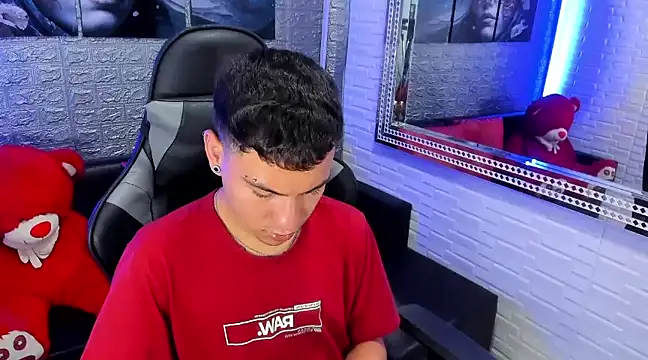 salvadorgomezx online show from 12/21/24, 01:04