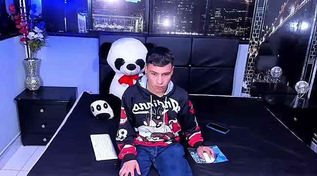 salvadorgomezx online show from 12/24/24, 04:33