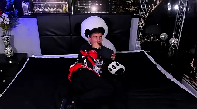 salvadorgomezx online show from 12/28/24, 10:23