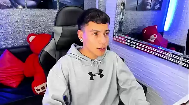 salvadorgomezx online show from 01/08/25, 11:09