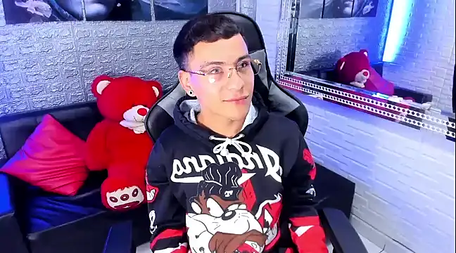 salvadorgomezx online show from 01/10/25, 10:39