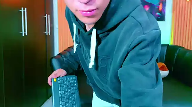 salvadorgomezx online show from 02/06/25, 02:22