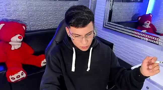 salvadorgomezx online show from 02/09/25, 03:32