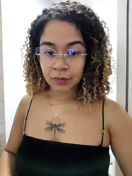 Snapshot of VitoriaFernandes chatting on 02/19/26, 09:44 VitoriaFernandes online show from 02/19/26, 09:44