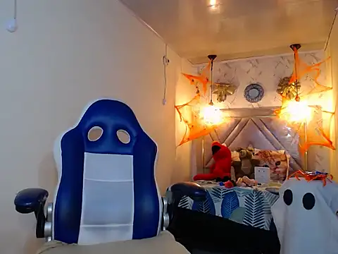 alexa-cooper- online show from 10/18/25, 02:40