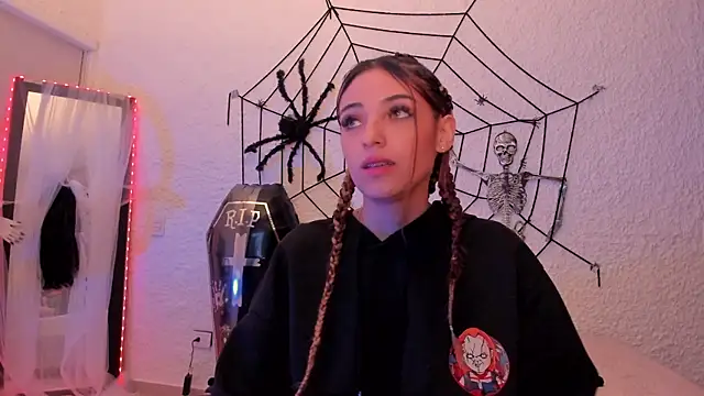 sofiarouge online show from 10/23/25, 07:51