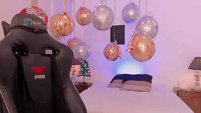 sofiarouge online show from 12/22/25, 07:44