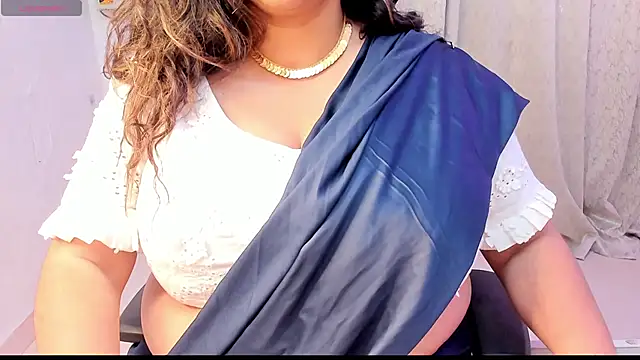 Snapshot of Gulabi_Queen chatting on 09/28/25, 04:01 Gulabi Queen online show from 09/28/25, 04:01