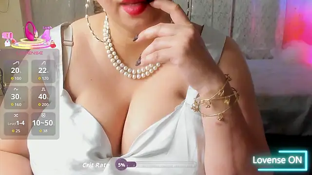 Snapshot of Gulabi_Queen chatting on 05/17/26, 06:26 Gulabi Queen online show from 05/17/26, 06:26