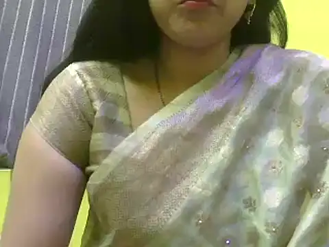 Snapshot of CUTYHINA_001 chatting on 12/03/24, 11:44 CUTYHINA 001 online show from 12/03/24, 11:44